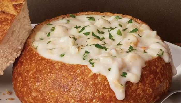 Clam Chowder trong bánh mì Sourdough Bowl