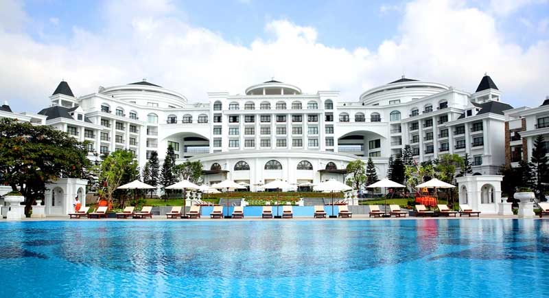 Hồ bơi ngoài trời