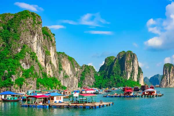 Làng chài Cửa Vạn