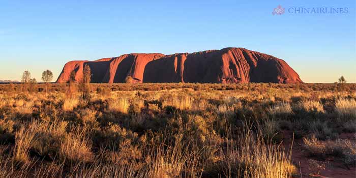 Uluru (Ayers Rock) - Vẻ đẹp thiêng liêng giữa mùa khô​