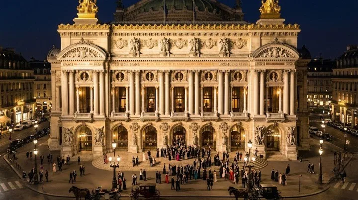 Nhà hát Opera Vienna về đêm